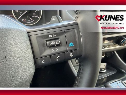 Used 2025 Nissan Rogue SV AWD/4WD image 13