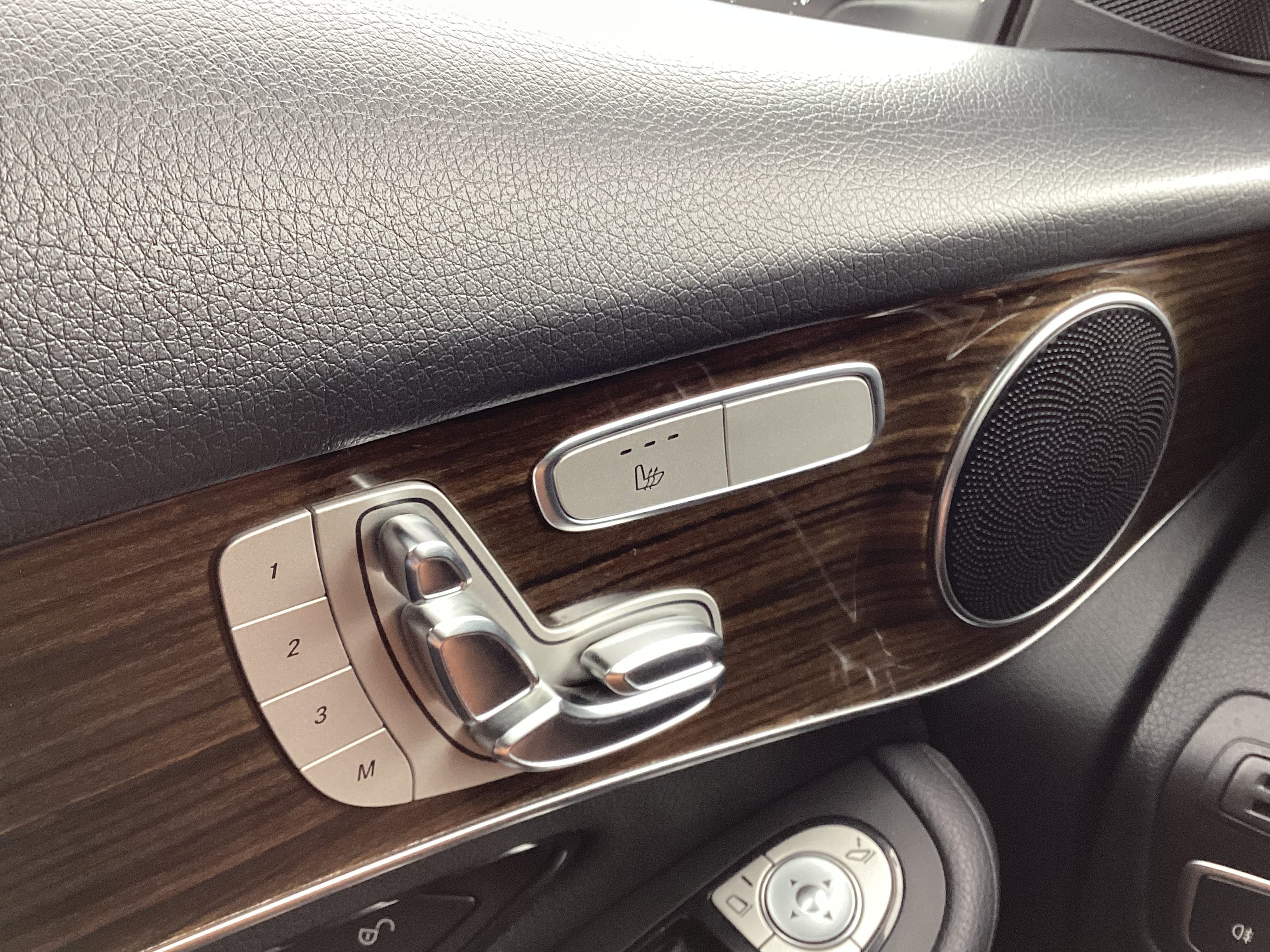 Used 2019 Mercedes-Benz GLC 300 4MATIC image 8