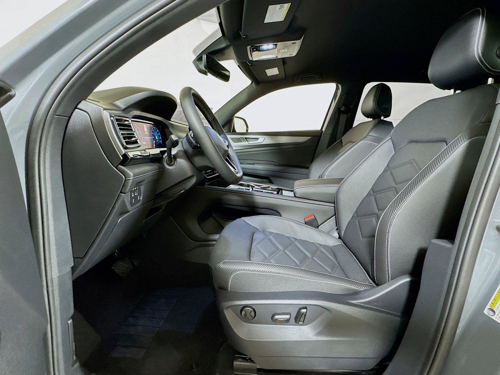 New 2026 Volkswagen Atlas Cross Sport SE FWD image 12