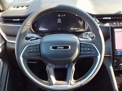 New 2025 Jeep Grand Cherokee Limited w/ Luxury Tech Group II image 10