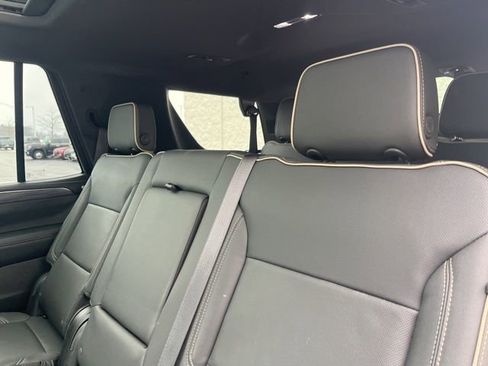 Used 2023 GMC Yukon SLT image 10