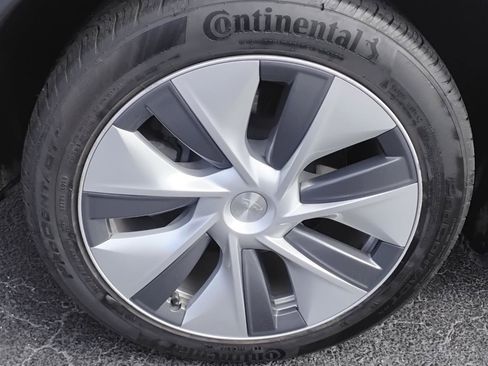 Used 2023 Tesla Model Y AWD image 11