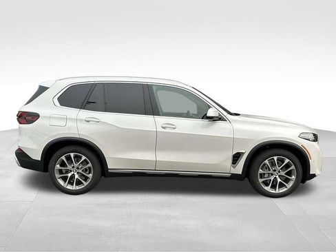 New 2026 BMW X5 xDrive40i w/ Premium Package AWD/4WD image 2