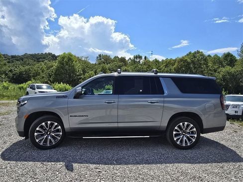 Used 2024 Chevrolet Suburban High Country image 12