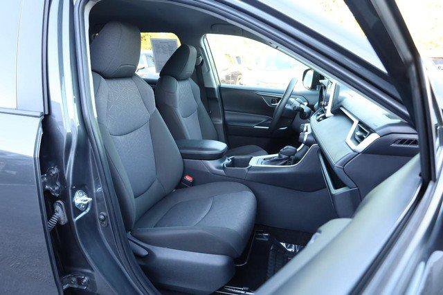 Used 2025 Toyota RAV4 XLE AWD/4WD image 25
