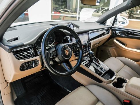 Used 2024 Porsche Macan AWD/4WD image 3