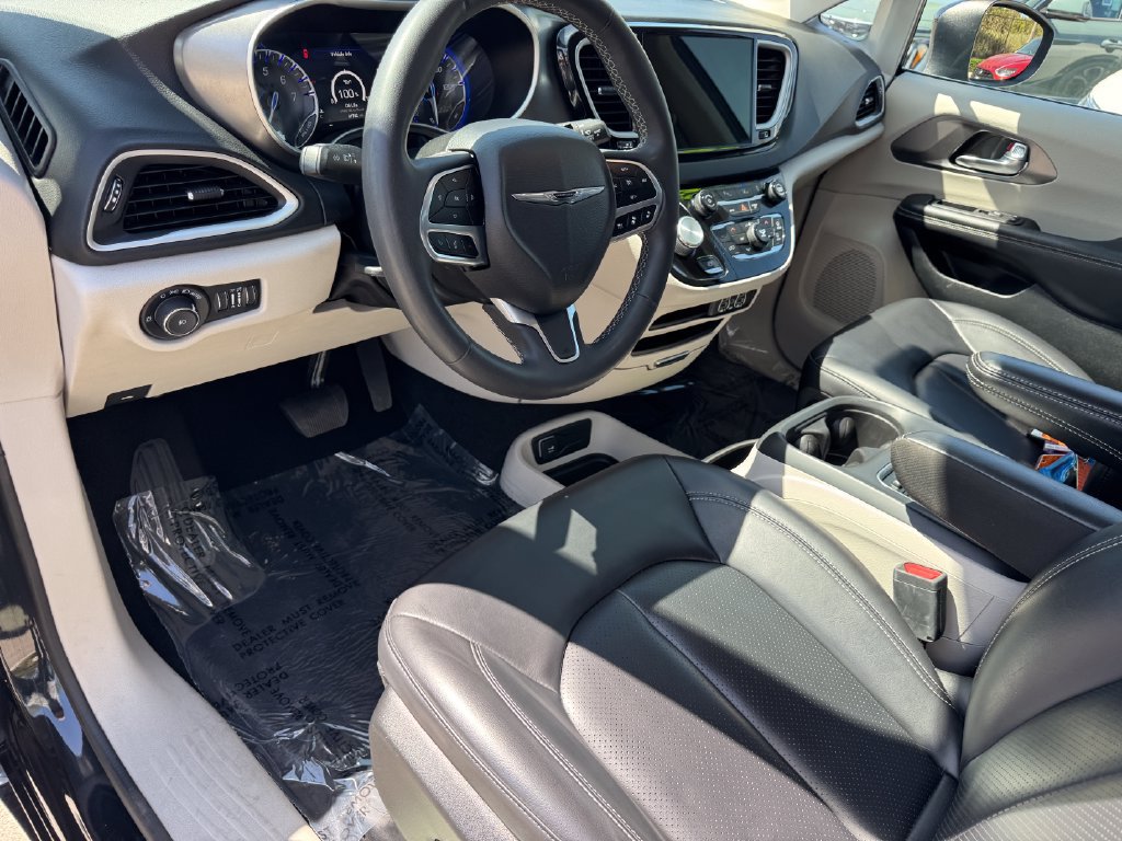 Used 2023 Chrysler Pacifica Touring-L FWD image 20