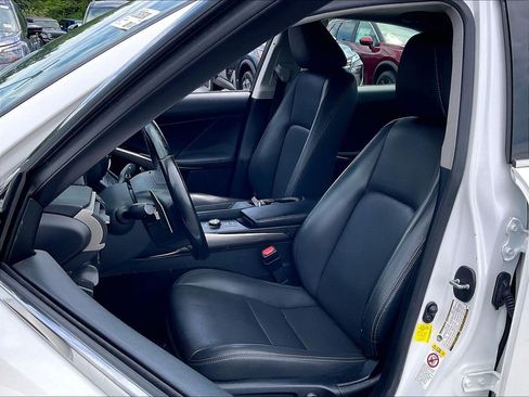 Used 2017 Lexus IS 200t w/ Premium Package RWD image 9