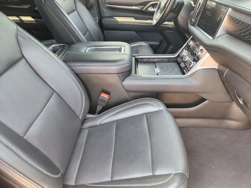Used 2024 GMC Yukon XL Denali RWD image 13