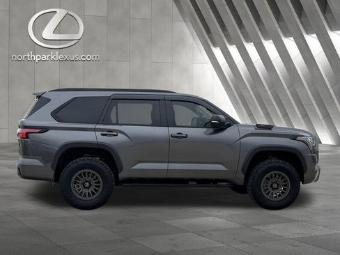 Used 2023 Toyota Sequoia TRD Pro AWD/4WD image 4
