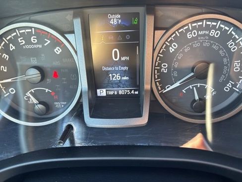 Used 2022 Toyota Tacoma TRD Off-Road image 23