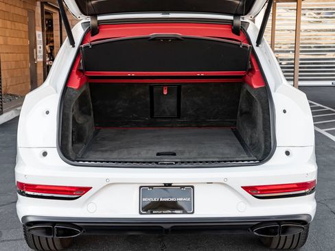 Used 2023 Bentley Bentayga Extended Wheelbase AWD/4WD image 32