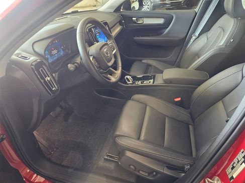 Certified 2025 Volvo XC40 B5 Plus AWD/4WD image 16