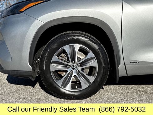 Certified 2023 Toyota Highlander XLE image 30