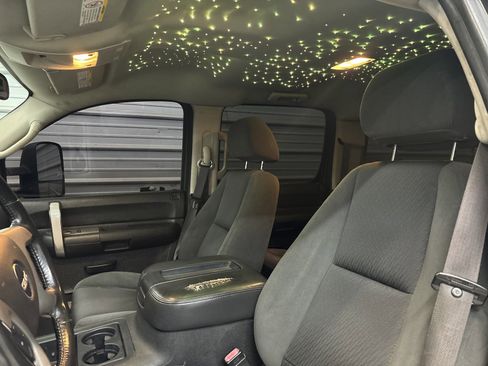 Used 2007 GMC Sierra 2500 SLE w/ Z71 Off-Road Package image 13