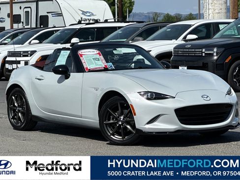 Used 2018 MAZDA MX-5 Miata Club w/ Appearance Package RWD image 1
