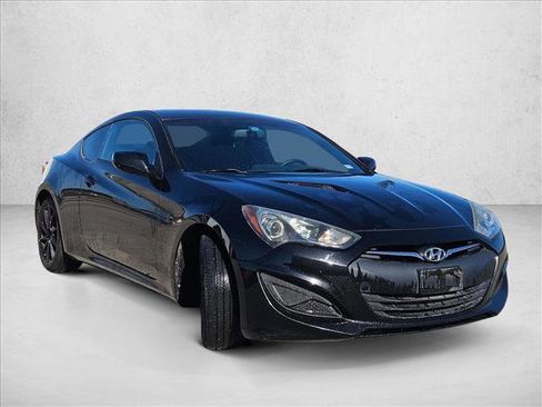 Used 2013 Hyundai Genesis 2.0T image 3