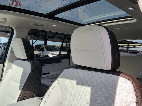 New 2026 GMC Acadia Denali w/ Super Cruise Package image 17