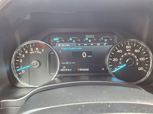 Used 2019 Ford F150 Lariat w/ Equipment Group 502A Luxury AWD/4WD image 17