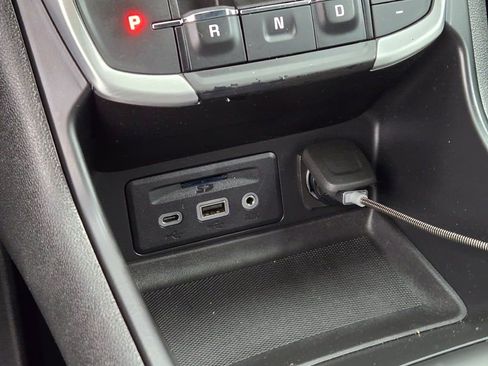 Used 2023 GMC Terrain SLT image 27