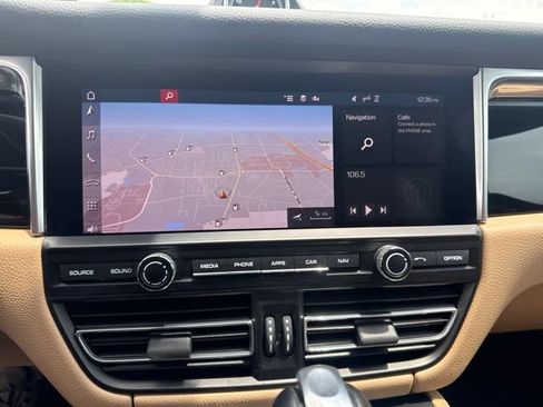 Used 2020 Porsche Macan AWD/4WD image 33