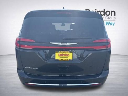 Used 2023 Chrysler Pacifica Touring-L FWD image 6