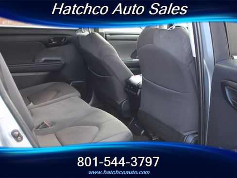 Used 2023 Toyota Highlander LE AWD/4WD image 18