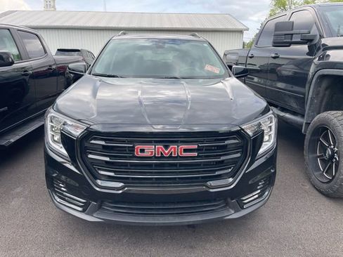 Used 2024 GMC Terrain SLE w/ Driver Convenience Package FWD image 2