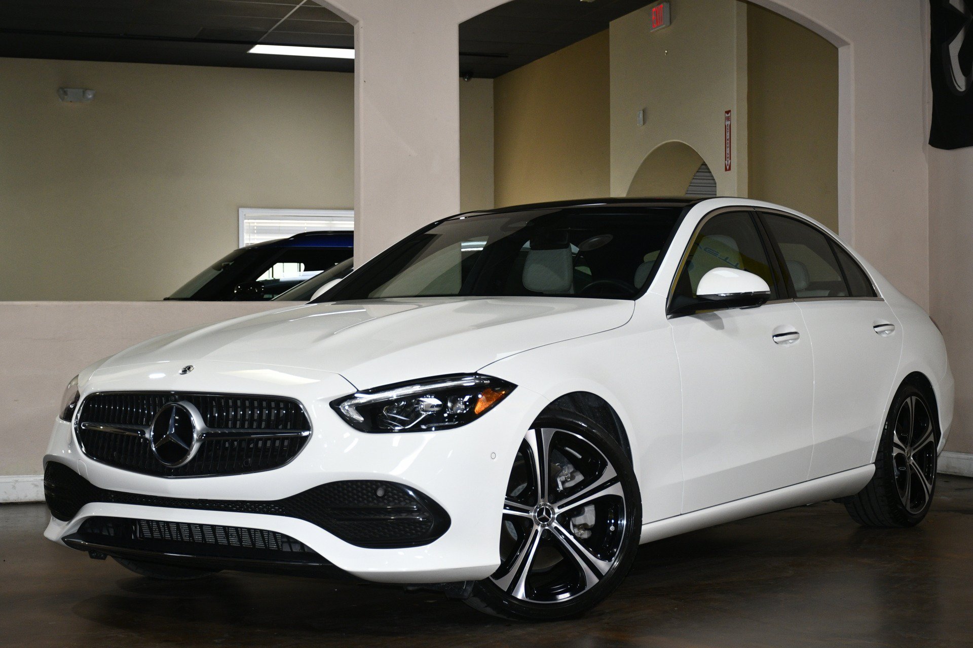 Used 2023 Mercedes-Benz C 300 Sedan image 4
