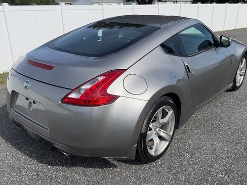 Used 2011 Nissan 370Z Coupe RWD image 5