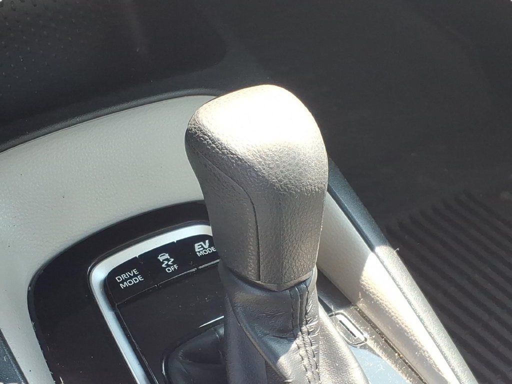Used 2024 Toyota Corolla LE FWD image 21