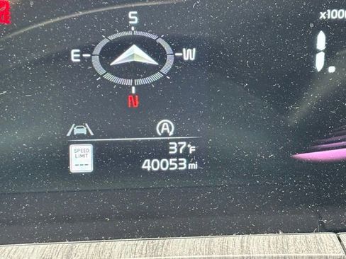 Used 2023 Kia Telluride EX w/ EX Captain's Chair Package image 12