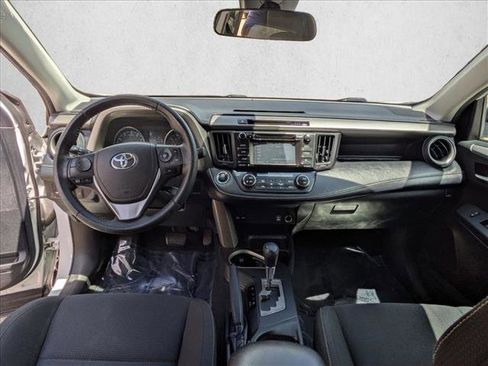 Used 2018 Toyota RAV4 XLE AWD/4WD image 14