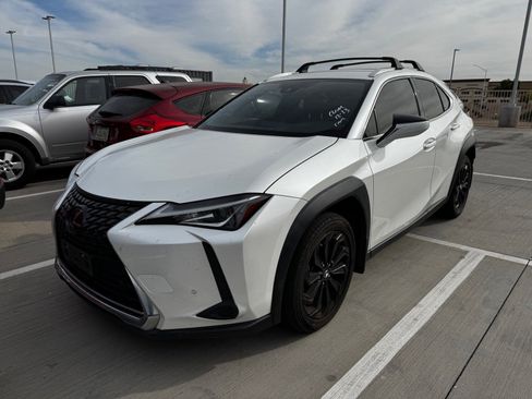Used 2022 Lexus UX 200 image 2