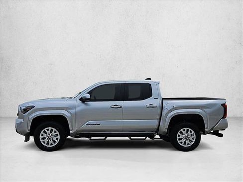 Used 2025 Toyota Tacoma SR5 AWD/4WD image 9