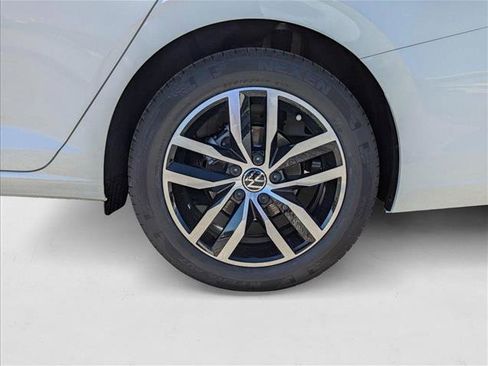 New 2025 Volkswagen Jetta SE image 9