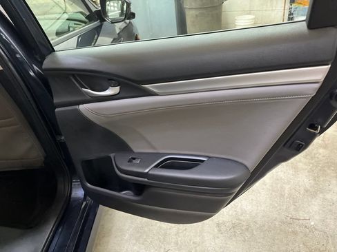 Used 2018 Honda Civic Touring image 26