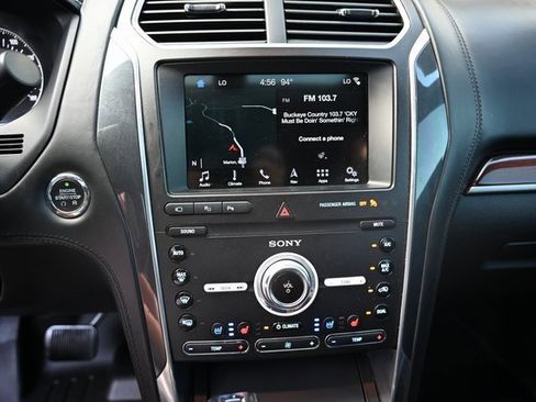 Used 2019 Ford Explorer Platinum image 17