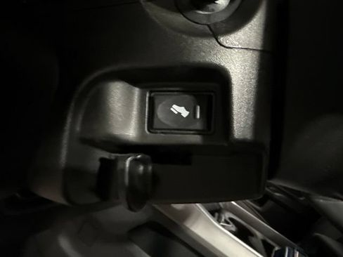 Used 2022 RAM 2500 Laramie AWD/4WD image 9