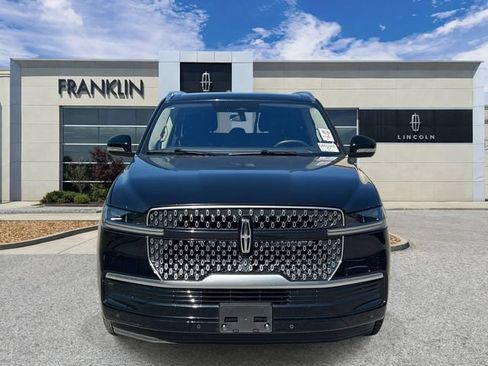 Used 2025 Lincoln Navigator Reserve AWD/4WD image 2