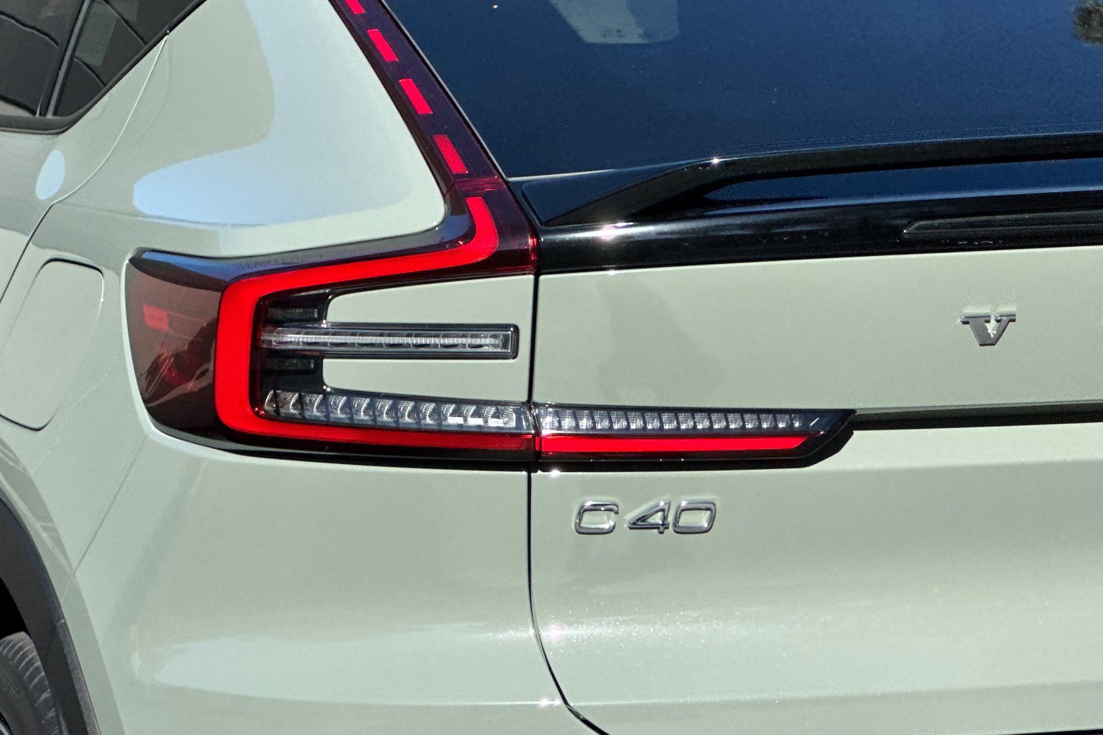 Certified 2024 Volvo C40 P8 Recharge Plus w/ Climate Package AWD/4WD image 33