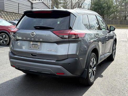 Used 2021 Nissan Rogue SV w/ Premium Package image 5