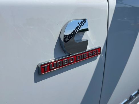 Used 2022 RAM 2500 Tradesman w/ Chrome Appearance Group AWD/4WD image 3
