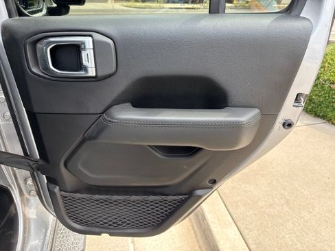 Used 2021 Jeep Wrangler Unlimited Sahara AWD/4WD image 25