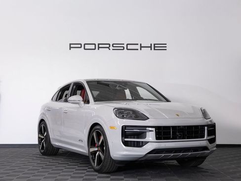Used 2026 Porsche Cayenne GTS AWD/4WD image 9