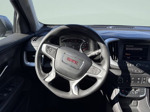 Used 2024 GMC Terrain SLE image 8