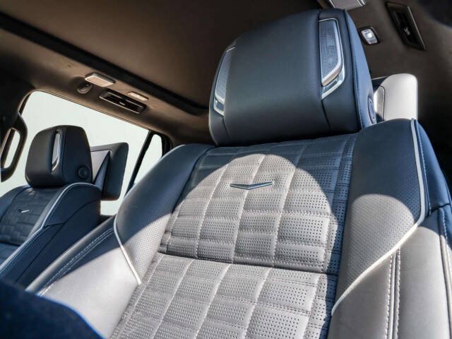 Used 2026 Cadillac Escalade V AWD/4WD image 17