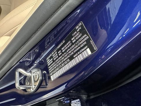 Certified 2026 Porsche Macan AWD/4WD image 18