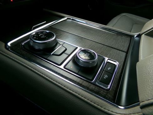 Used 2020 Ford Expedition Limited w/ Equipment Group 302A image 23