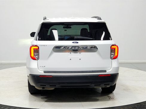 Used 2020 Ford Explorer XLT image 6